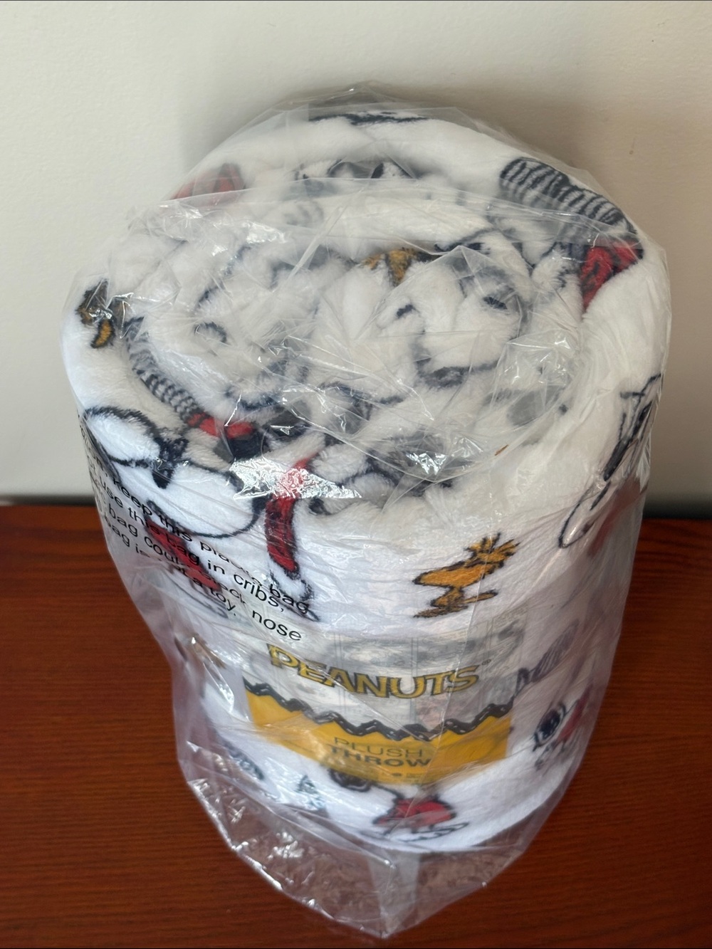 Peanuts Snoopy Joe Cool Super Soft Oversized Plush Throw Blanket - Picture 6 of 10